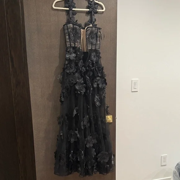 Bronx and Banco Black Gown - Picture 7 of 14